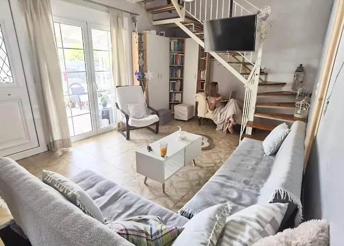 Julia House