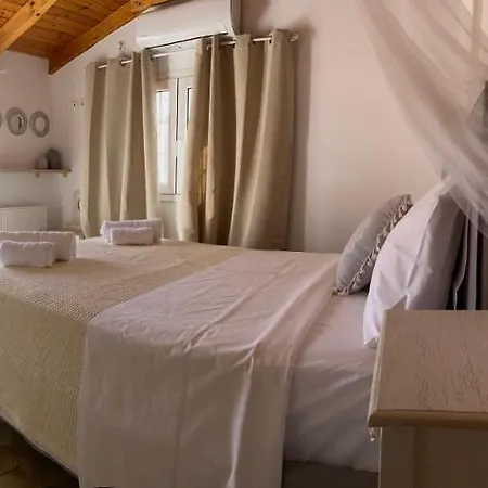 Julia House Holiday home *